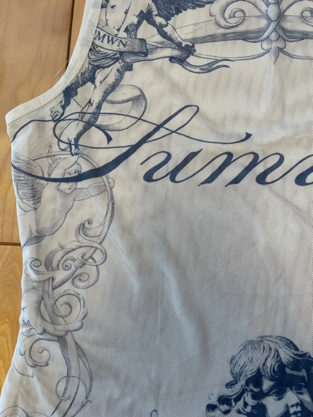 M Stunning Vintage-Inspired White Graphic Tank Top - Picture 7 of 7